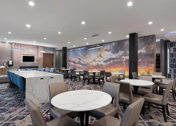 La Quinta Inn & Suites by Wyndham Athens I-65 hotel thumbnail 4