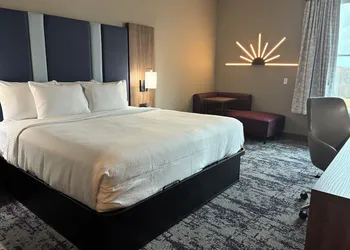 La Quinta Inn & Suites by Wyndham Athens I-65 hotel thumbnail 7