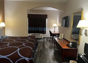 Hotel Piney Woods hotel thumbnail 6