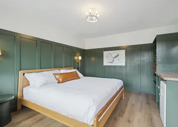 Lakelyn Lodge hotel thumbnail 6