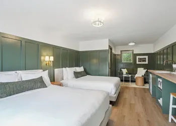 Lakelyn Lodge hotel thumbnail 8