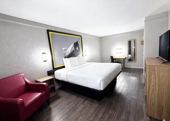 Super 8 By Wyndham Nacogdoches Near University hotel thumbnail 6