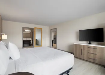 Tru By Hilton Norwalk Des Moines hotel thumbnail 7
