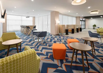 La Quinta Inn & Suites By Wyndham Queens NYC/JFK AirTrain hotel thumbnail 5