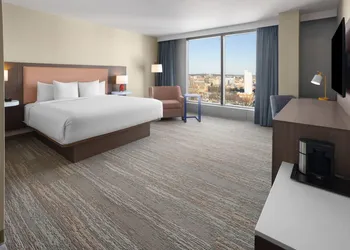 La Quinta Inn & Suites By Wyndham Queens NYC/JFK AirTrain hotel thumbnail 6