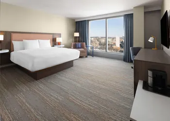 La Quinta Inn & Suites By Wyndham Queens NYC/JFK AirTrain hotel thumbnail 8