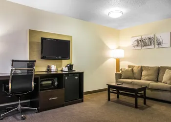 Sleep Inn & Suites Pittsburgh Airport hotel thumbnail 5
