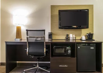 Sleep Inn & Suites Pittsburgh Airport hotel thumbnail 8