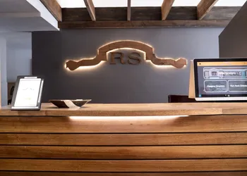 Rundle Suites hotel thumbnail 3