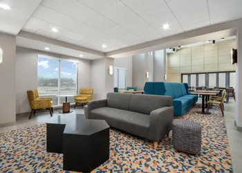 Hampton Inn & Suites By Hilton Irving DFW Airport North hotel thumbnail 2