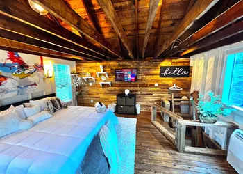 Cape Charles Tiny Livin hotel thumbnail 3