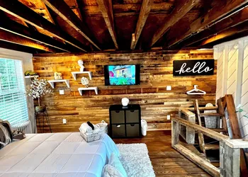 Cape Charles Tiny Livin hotel thumbnail 5
