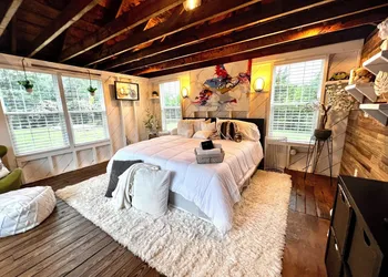 Cape Charles Tiny Livin hotel thumbnail 6