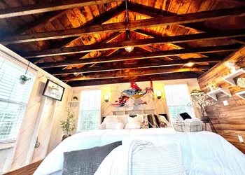Cape Charles Tiny Livin hotel thumbnail 7