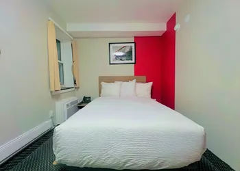 Ramada By Wyndham Kirkland Lake hotel thumbnail 3