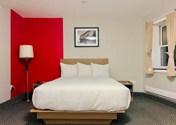 Ramada By Wyndham Kirkland Lake hotel thumbnail 5