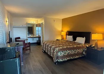 Economy Inn hotel thumbnail 8
