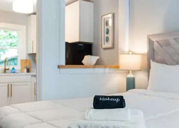 Sunset Suites hotel thumbnail 3