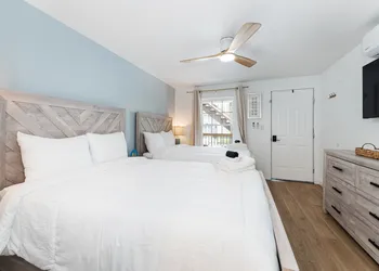 Sunset Suites hotel thumbnail 4