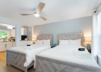 Sunset Suites hotel thumbnail 5