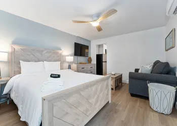 Sunset Suites hotel thumbnail 8