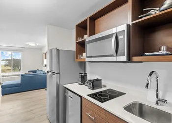 Everhome Suites Wichita Northeast by Choice Hotels hotel thumbnail 4