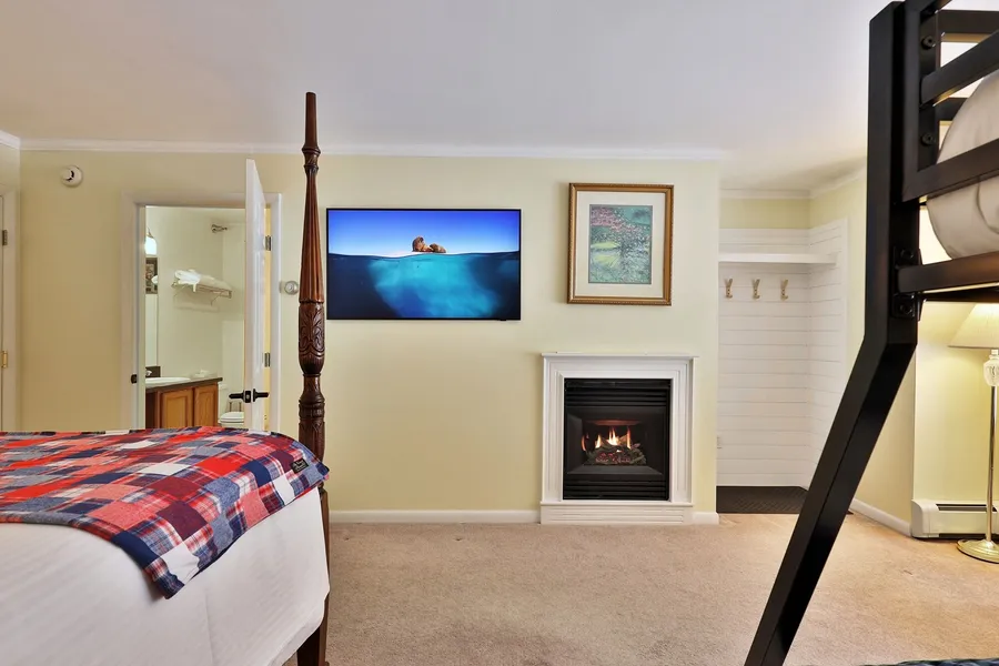 The Birch Ridge: Family Room #11 - Queen/bunkbed Suite In Killington, Vermont 1 Bedroom Home hotel detail image 2