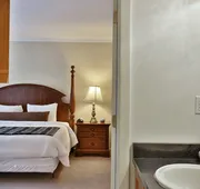 The Birch Ridge: English Gentleman's Room #9 - King Suite In Killington, Vermont. Hot Tub. 1 Bedroom Home hotel detail image 3