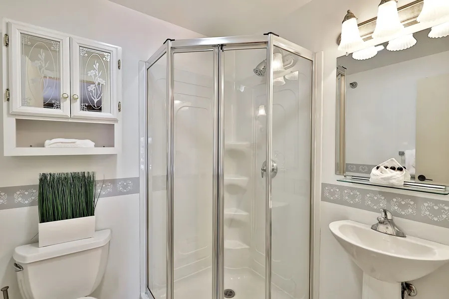 The Birch Ridge: Mission Room #2 - Queen Suite In Renovated Killington Lodge. Hot Tubs. 1 Bedroom Home hotel detail image 6