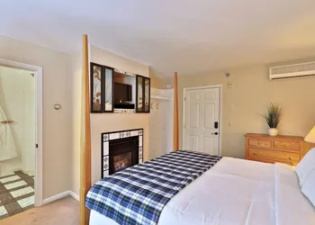 Rent An Inn! Takeover The Birch Ridge W/ Your Group. Mountain Lodge: 11 Rooms, Bar, Fireplace. 28ppl 11 Bedroom Home hotel thumbnail 3