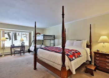 Rent An Inn! Takeover The Birch Ridge W/ Your Group. Mountain Lodge: 11 Rooms, Bar, Fireplace. 28ppl 11 Bedroom Home hotel thumbnail 4