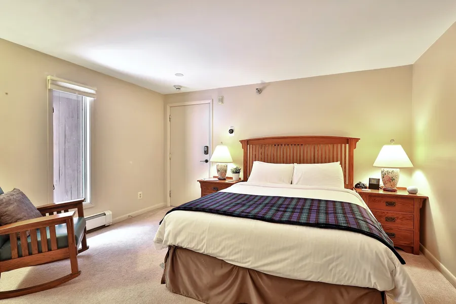 The Birch Ridge: Mission Room #4 - Queen Suite In Killington, Vermont 1 Bedroom Home hotel detail image 2
