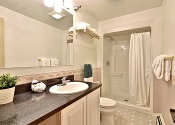 The Birch Ridge: Mission Room #4 - Queen Suite In Killington, Vermont 1 Bedroom Home hotel thumbnail 6