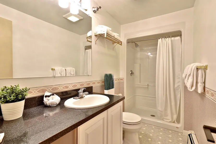The Birch Ridge: Mission Room #4 - Queen Suite In Killington, Vermont 1 Bedroom Home hotel detail image 6