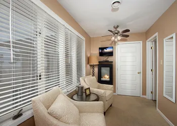 The Brentwood Waterfront Retreat hotel thumbnail 3