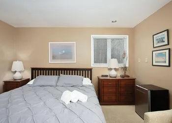 The Brentwood Waterfront Retreat hotel thumbnail 4