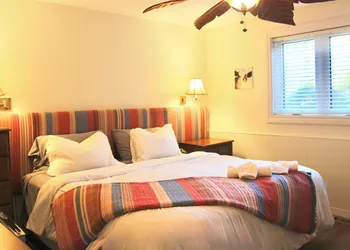 The Brentwood Waterfront Retreat hotel thumbnail 5