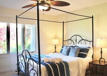 The Brentwood Waterfront Retreat hotel thumbnail 6