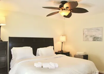 The Brentwood Waterfront Retreat hotel thumbnail 8