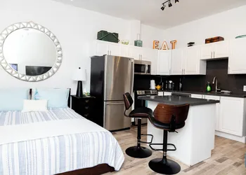 B Hotel hotel thumbnail 2