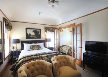 The Charles Pacific Grove - Artfully Designed Inclusive Inn hotel thumbnail 8