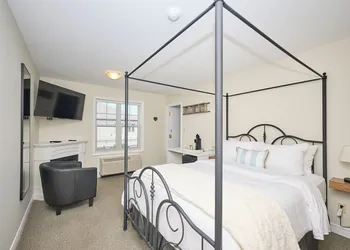 Nine Vines Hotel hotel thumbnail 8