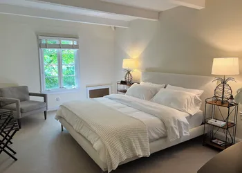 Head of Pond House hotel thumbnail 2
