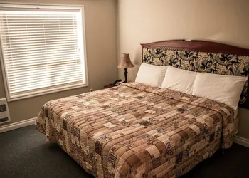 Tumbler ridge hotel and suite hotel thumbnail 3