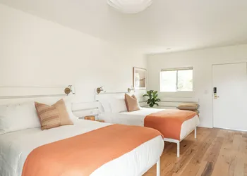 Mendocino Cove hotel thumbnail 7