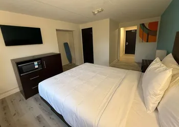 Howard Johnson By Wyndham Brampton hotel thumbnail 6