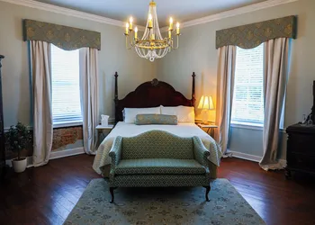 Ormond Manor hotel thumbnail 2