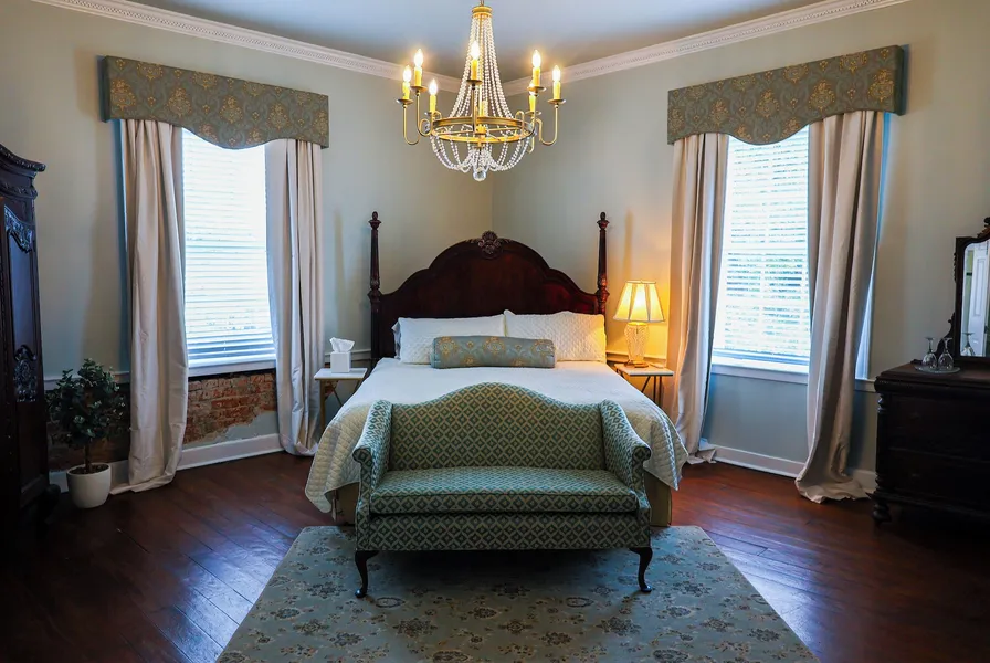 Ormond Manor hotel detail image 2
