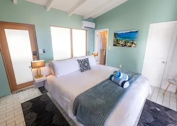The Saint Resort hotel thumbnail 2
