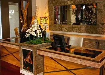 Fox Lakeview Lodge hotel thumbnail 2